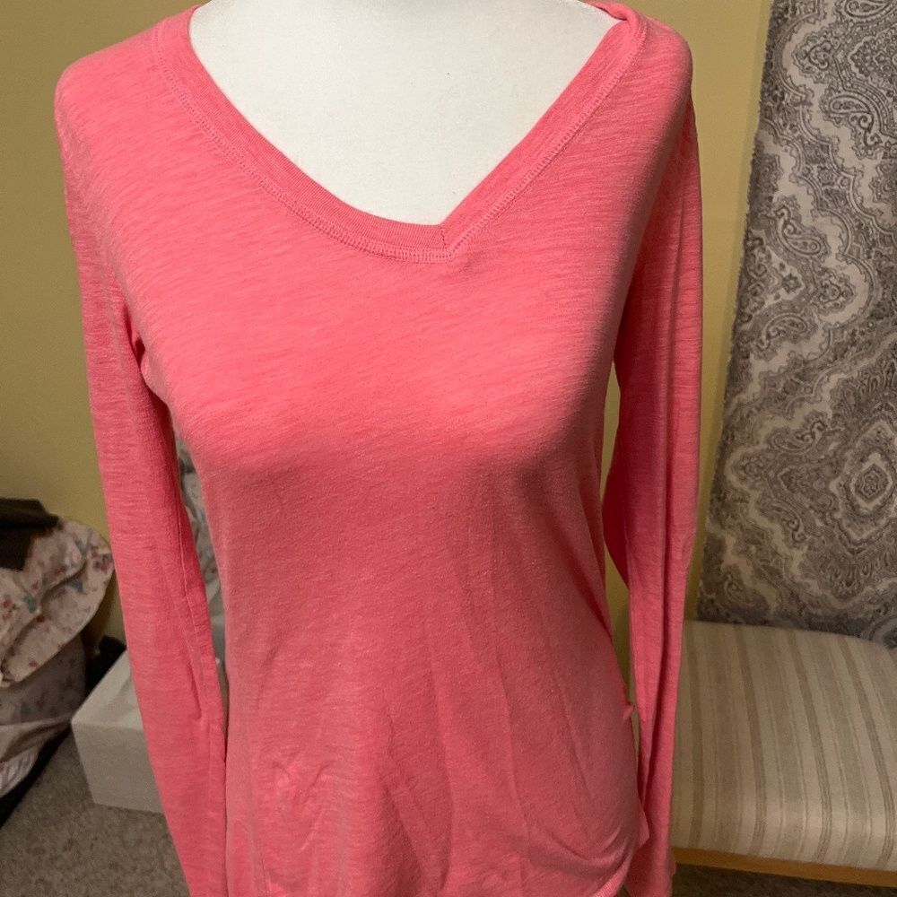 5/$25 Mossimo Hot Neon Pink V-Neck Long Sleeve Tee SMALL